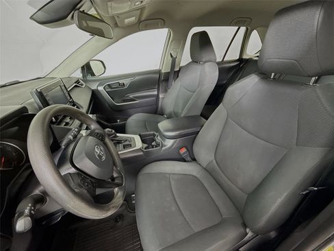 Used 2021 Toyota RAV4 LE image 5
