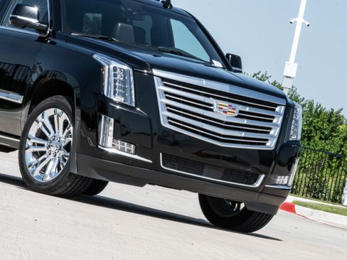 Used 2018 Cadillac Escalade Platinum AWD/4WD image 38