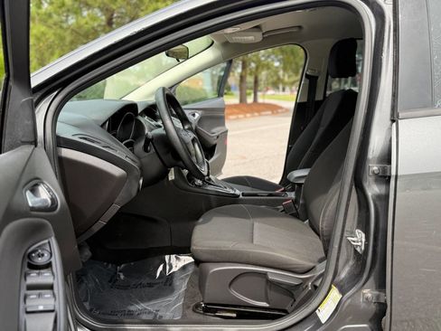 Used 2017 Ford Focus SE FWD image 13