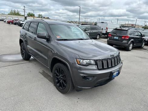 Used 2017 Jeep Grand Cherokee Altitude AWD/4WD image 21