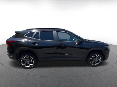 Used 2025 Chevrolet Trax LT w/ LT Convenience Package FWD image 15