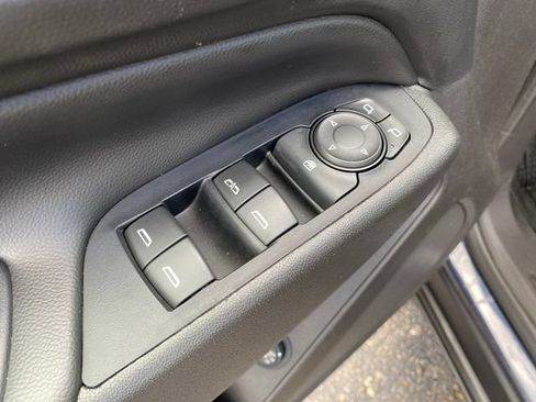 Used 2019 Chevrolet Equinox LT FWD image 17