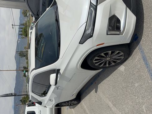 Used 2023 Chevrolet Traverse Premier image 14