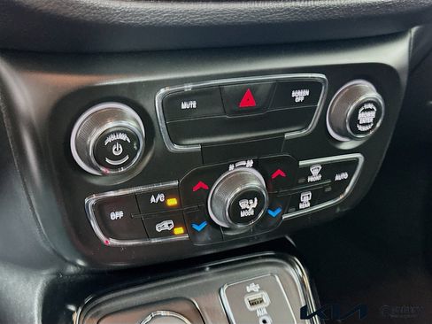 Used 2018 Jeep Compass Limited AWD/4WD image 16