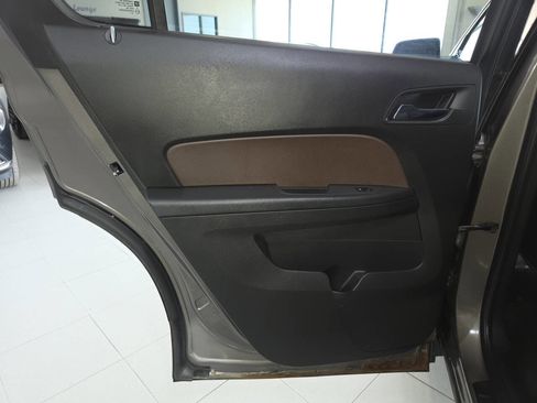Used 2010 Chevrolet Equinox LT w/ Chrome Appearance Package FWD image 19