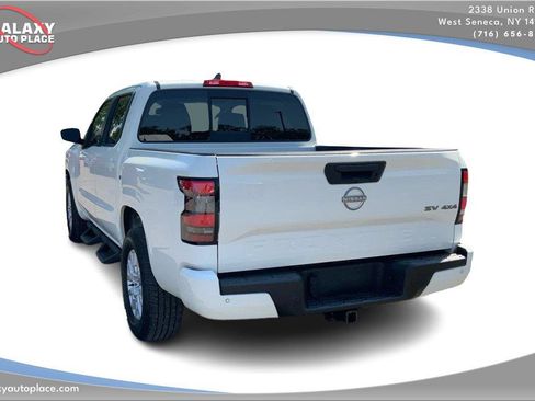 Used 2022 Nissan Frontier SV AWD/4WD image 7