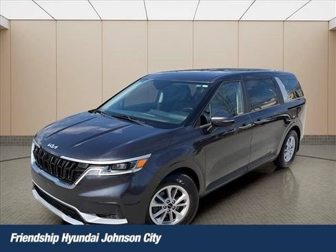 Used 2022 Kia Carnival LX FWD image 1