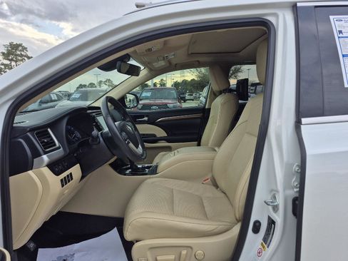 Used 2019 Toyota Highlander Limited image 10