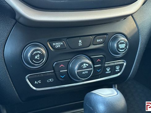 Used 2016 Jeep Cherokee Limited AWD/4WD image 23