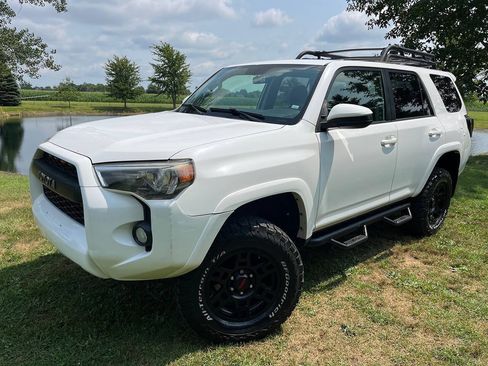 Used 2017 Toyota 4Runner SR5 AWD/4WD image 1