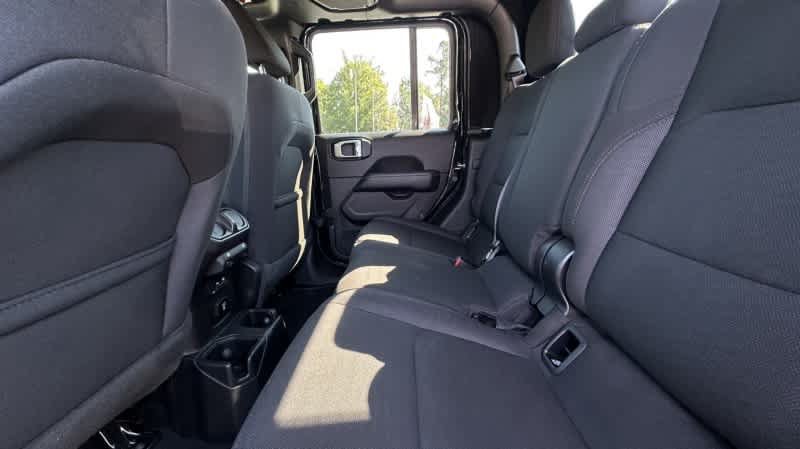 Used 2020 Jeep Gladiator Overland AWD/4WD image 13