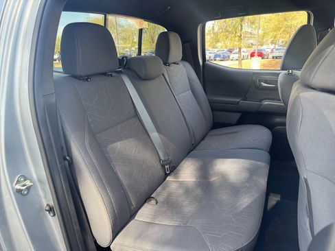 Used 2018 Toyota Tacoma TRD Off-Road image 18