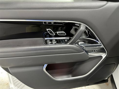 Used 2023 Land Rover Range Rover SE image 16
