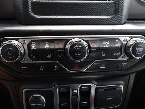Used 2022 Jeep Wrangler Unlimited Sport AWD/4WD image 25