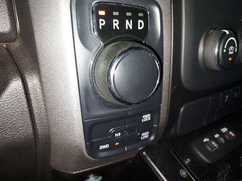 Used 2022 RAM 1500 4x4 Crew Cab Classic image 25