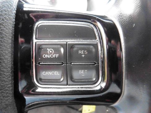 Used 2019 Dodge Grand Caravan SXT FWD image 7