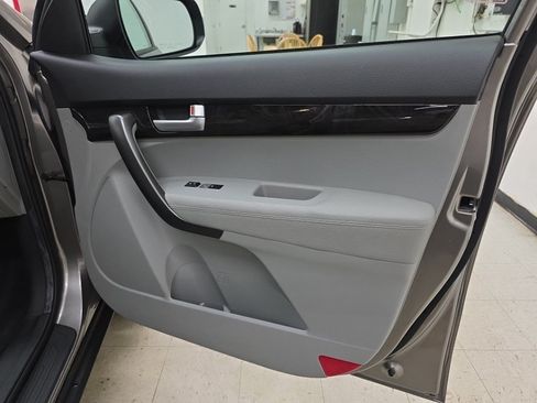 Used 2014 Kia Sorento LX FWD image 11