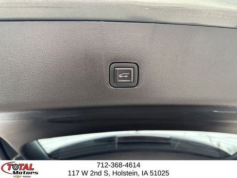 Used 2023 Chevrolet Traverse LT image 24