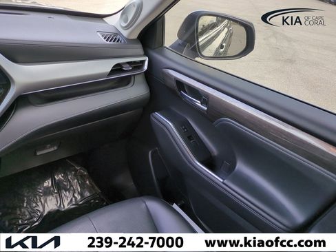 Used 2023 Toyota Highlander LE image 17