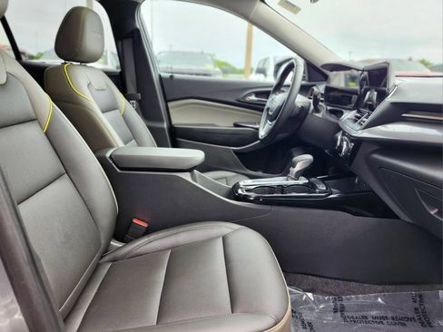 Used 2024 Chevrolet Trax ACTIV w/ Sunroof Package FWD image 9