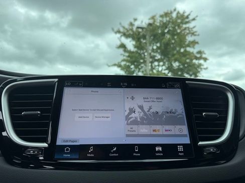 New 2026 Chrysler Voyager LX image 19