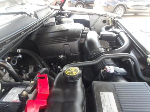 Used 2014 Chevrolet Suburban LT image 27