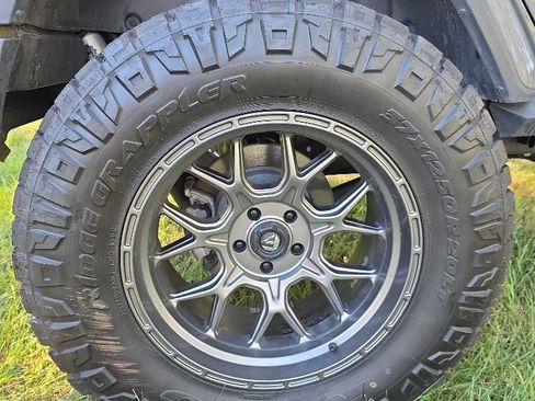 Used 2020 Jeep Wrangler Unlimited Sahara AWD/4WD image 11