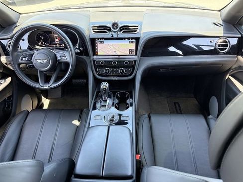 Used 2021 Bentley Bentayga AWD/4WD image 22