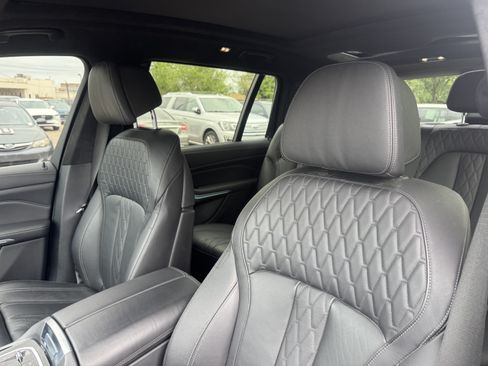 Used 2022 BMW X7 M50i w/ Dynamic Handling Package AWD/4WD image 24