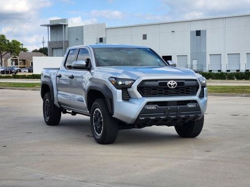 Used 2024 Toyota Tacoma TRD Off-Road image 3