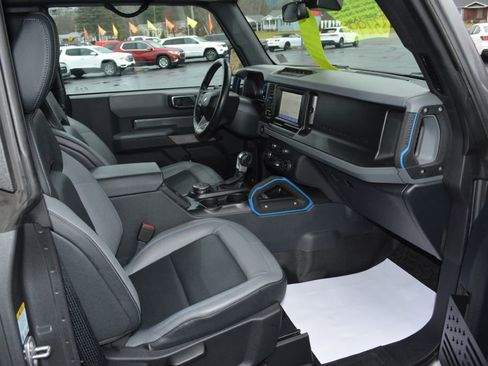 Used 2023 Ford Bronco Black Diamond w/ Sasquatch Package image 8