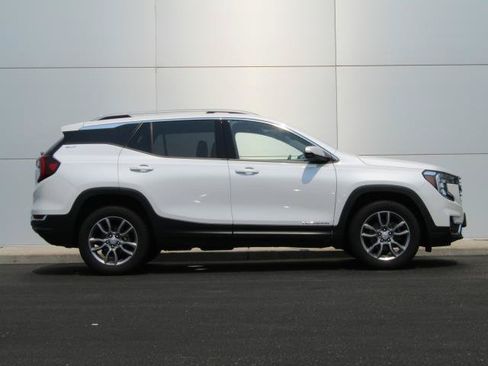 Used 2022 GMC Terrain SLT w/ LPO, Floor Liner Package AWD/4WD image 5