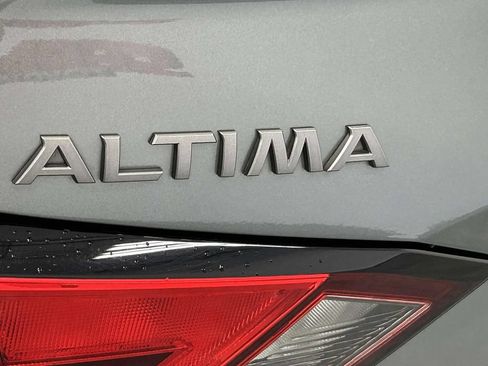 Used 2025 Nissan Altima 2.5 SV FWD image 10
