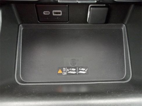 Used 2023 Chevrolet Suburban Premier image 24