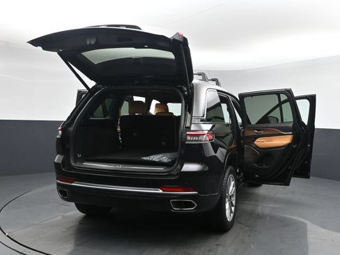 Used 2022 Jeep Grand Cherokee Summit w/ Advanced Protech Group IV AWD/4WD image 31