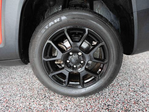 Used 2020 Jeep Renegade Altitude AWD/4WD image 29