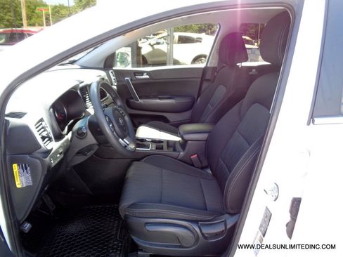 Used 2022 Kia Sportage LX AWD/4WD image 9