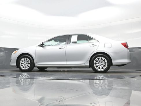 Used 2014 Toyota Camry LE FWD image 28