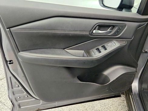 Used 2025 Nissan Rogue SL w/ Tech Package AWD/4WD image 11