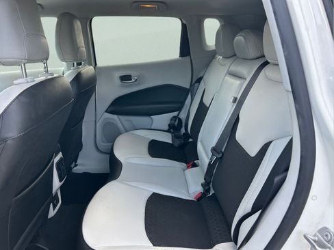 Certified 2020 Jeep Compass Latitude FWD image 10