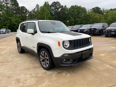 Used 2016 Jeep Renegade Latitude FWD image 4