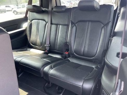Used 2024 Jeep Wagoneer L Series II RWD image 32