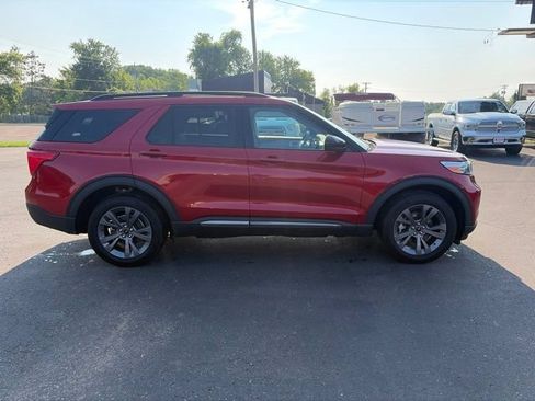 Used 2024 Ford Explorer XLT w/ Equipment Group 202A AWD/4WD image 4