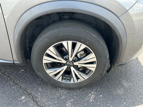 Used 2022 Nissan Rogue SV FWD image 2