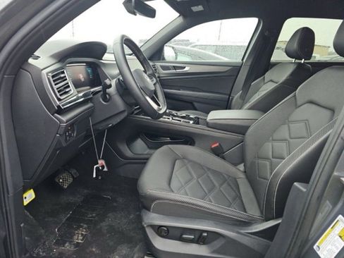 Used 2025 Volkswagen Atlas Cross Sport SE image 8