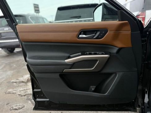 Used 2023 Nissan Pathfinder Platinum w/ Cargo Package image 12