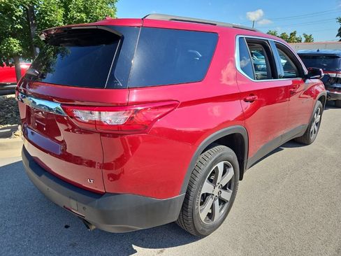 Used 2019 Chevrolet Traverse LT w/ LT Premium Package FWD image 3