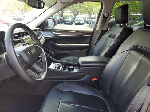 Used 2022 Jeep Grand Cherokee Limited AWD/4WD image 19