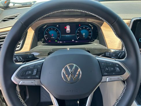 Used 2026 Volkswagen Atlas SE w/ Panoramic Sunroof Package FWD image 9