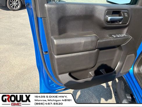 Used 2022 Chevrolet Silverado 1500 Custom Trail Boss w/ LPO, Dark Essentials Package AWD/4WD image 11